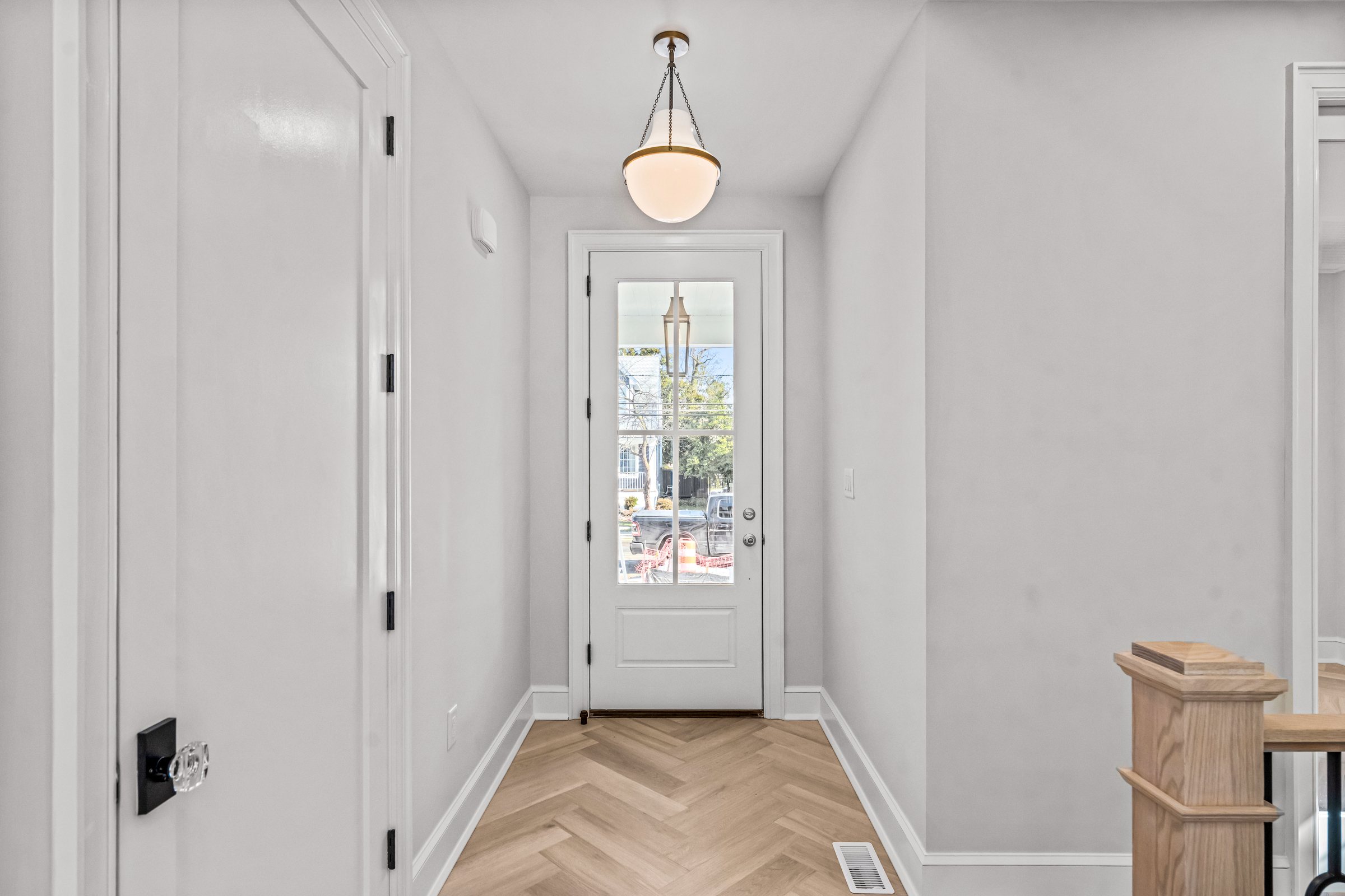 108 Mudroom Entry Unstaged